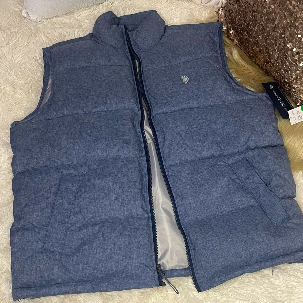 Polo puffer vest for men/women new with tags. Size Large.